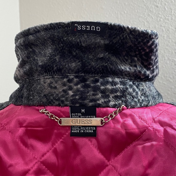 VINTAGE "GUESS" WOMEN'S BLACK & GRAY SNAKE PRINT COAT -  size M - Picture 7 of 8